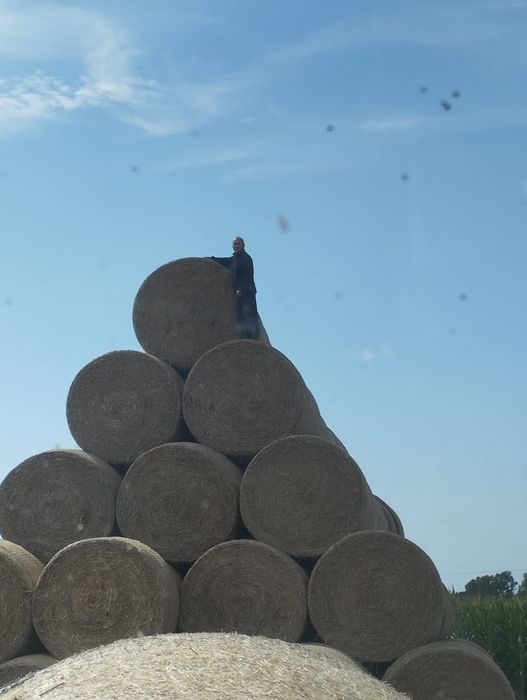 Sprzedam słomę po prasie pasowej mocno zbite