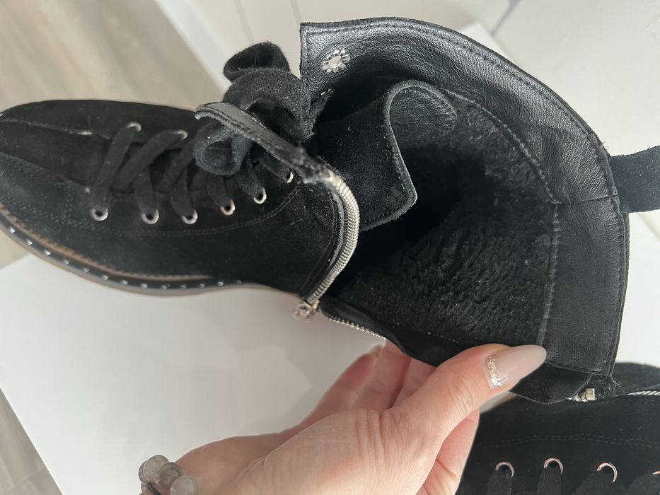 Продам зимові ботинки 38 р