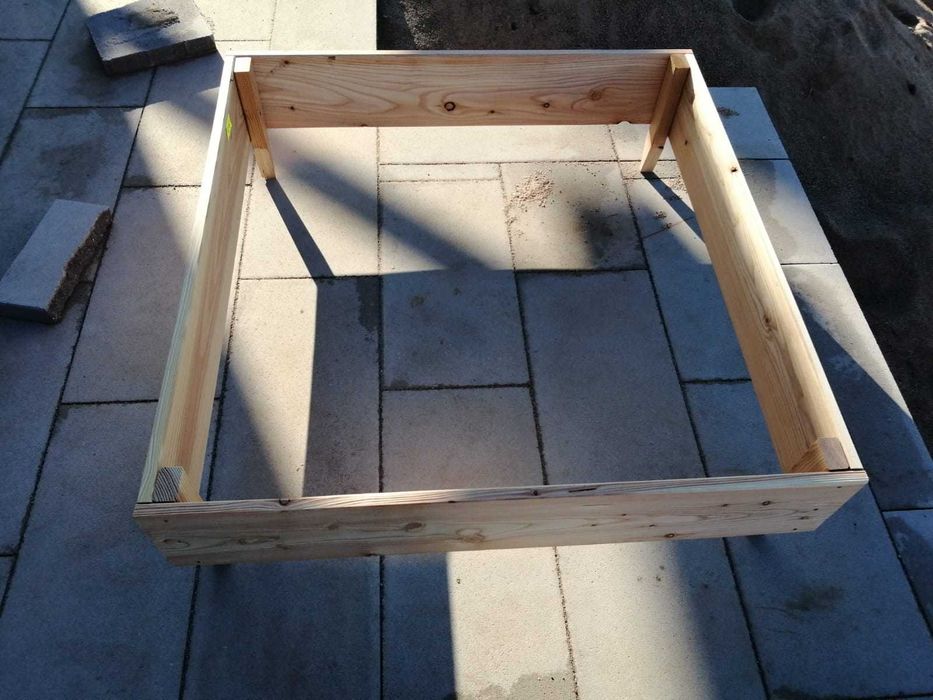 Piaskownica drewniana z ławeczką