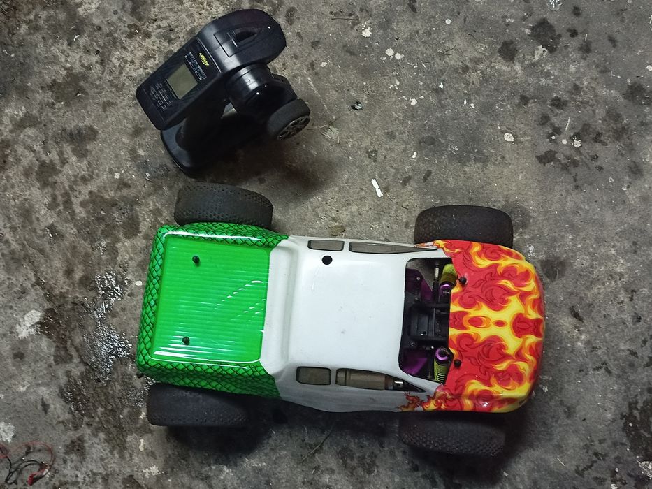 Model RC zdalnie sterowany spalinowy nitro 1/10 terenowy