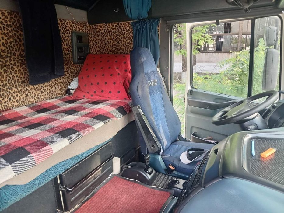 Продам тягач з прицепом DAF