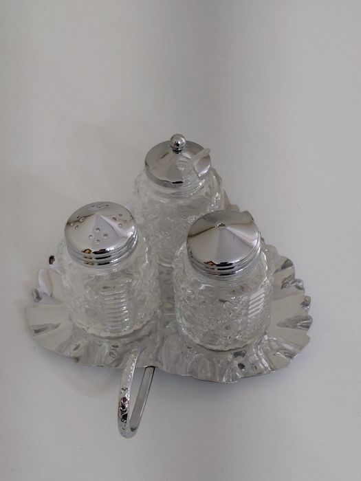 Conjunto de condimentos  para  mesa