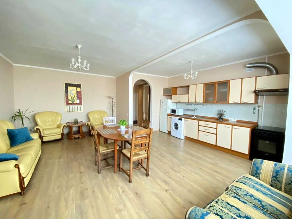 Здається видова та затишна 2х кімнатна квартира -студія. Липки