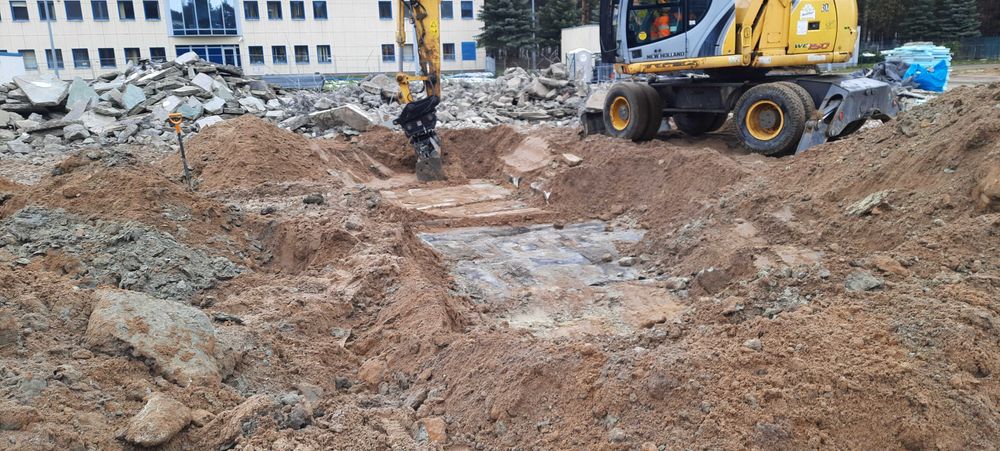 Koparka kołowa New Holland WE 150 C, 2012 r, podnoszona kabina.