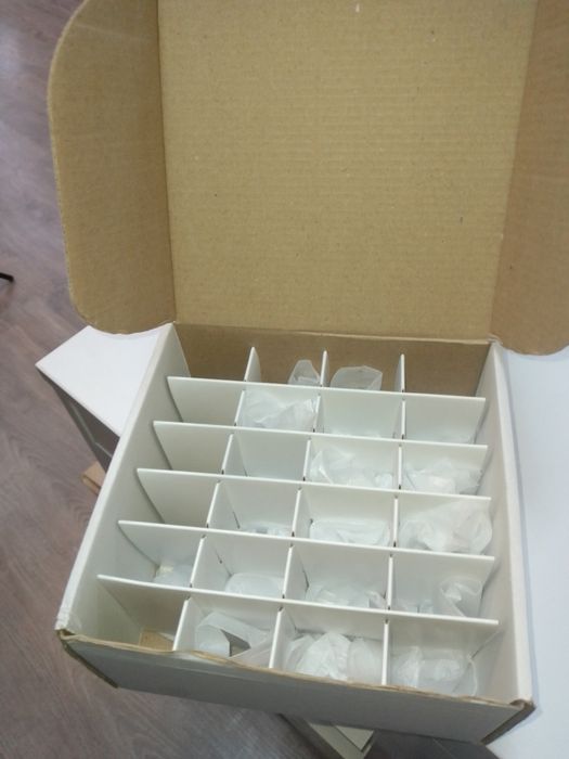 Продам коробки,бокси для інтернет магазинів,з лаків та зі Сталексу