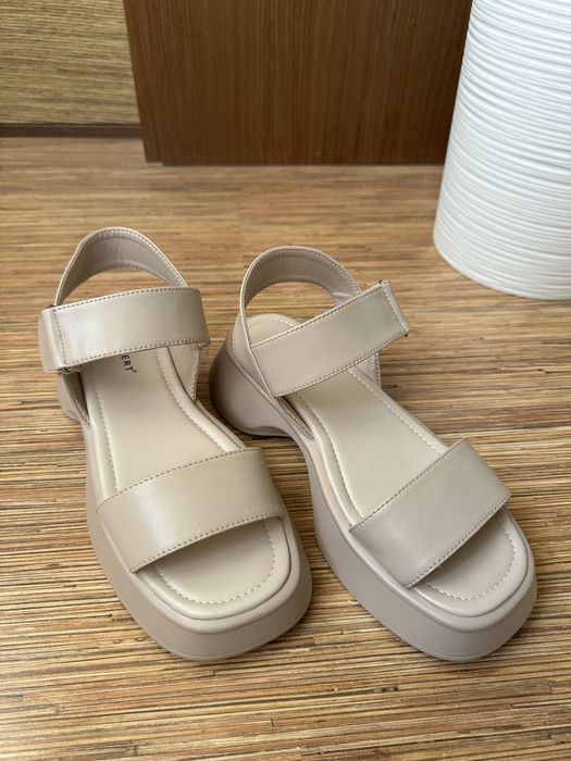 Шкіряні жіночі босоніжки