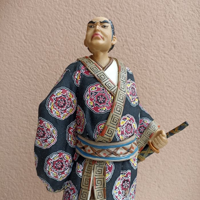 Estatueta Samurai de pé 38 cm