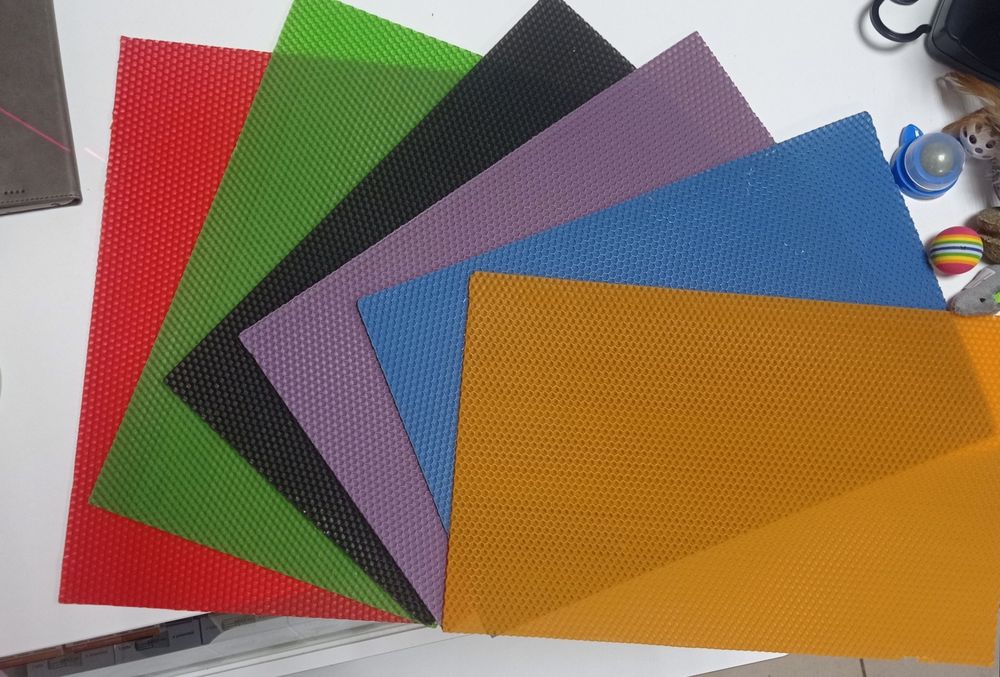 Вощина кольорова