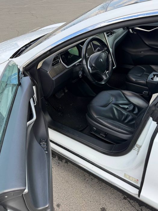 Tesla model S 2013 60Кв