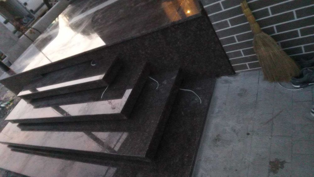 Підвіконня, стільниці, сходи та ін. вироби з граніту