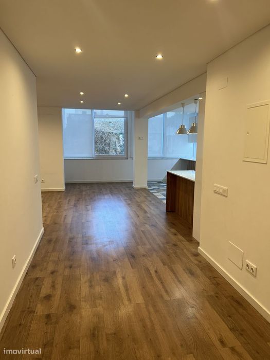 Exelente T2 Remodeladao na zona Montalvão Setubal