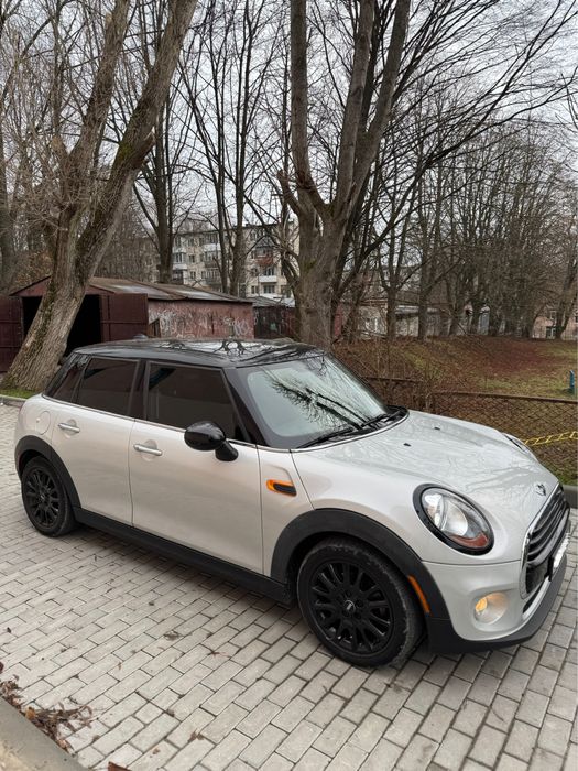 Mini Cooper one 4 doors 2017