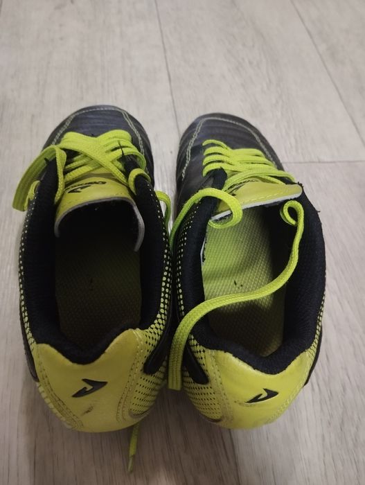 Бутсы футбольные