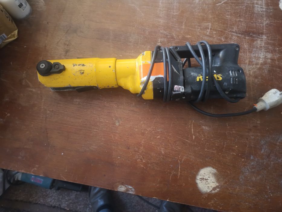 Zaciskarka do rur  rems