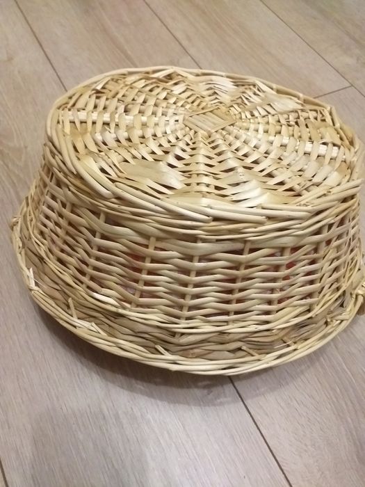 Плетена корзинка