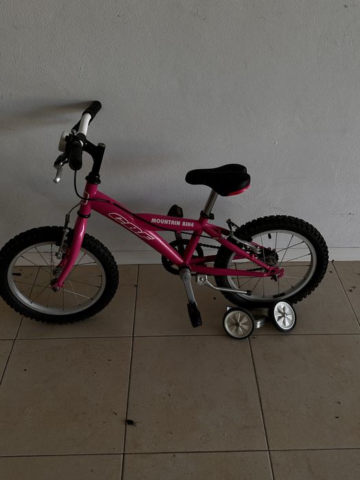 Bicicleta CBF com rodas