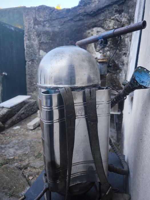 Pulverizador antigo em inox com cuba de cobre