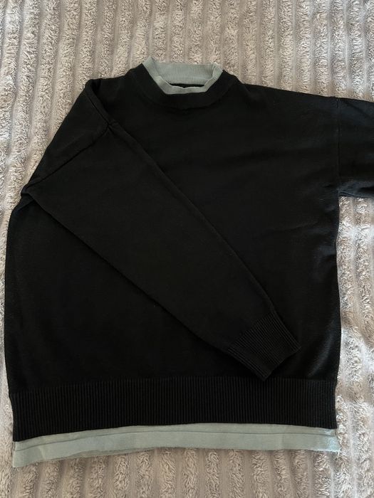 Костюм чорний з сірими полоскамм