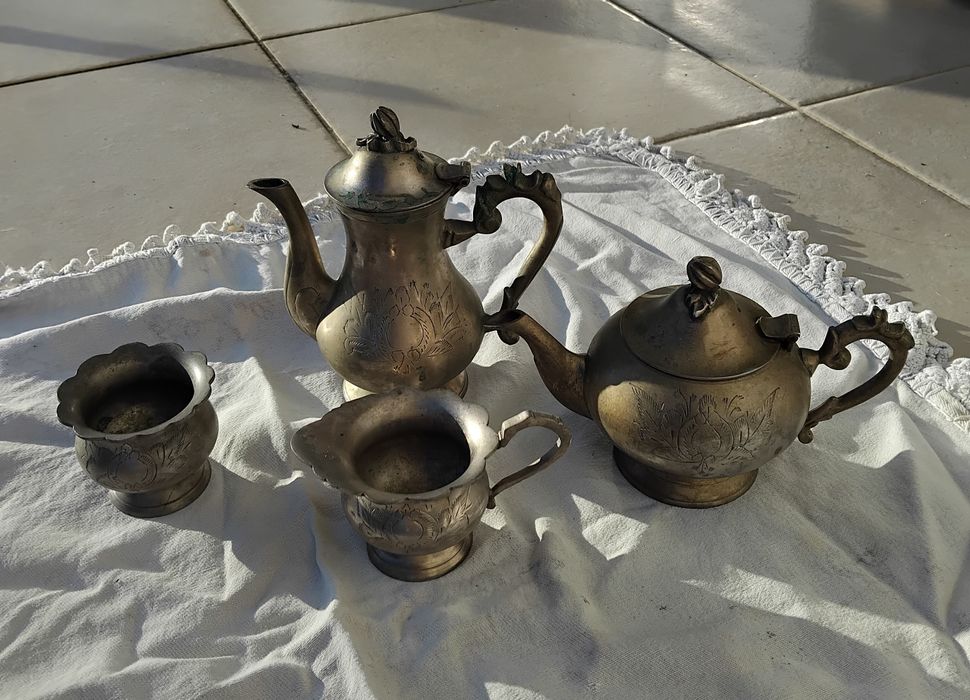 Conjunto de chá vintage em latão