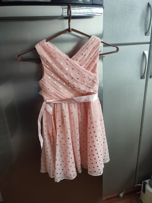 Шикарно платье для девочки  (возраст 5-6лет)