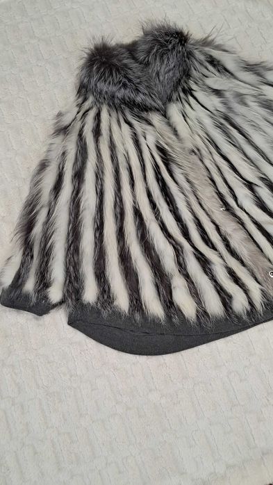 Жіноче хутряне пончо