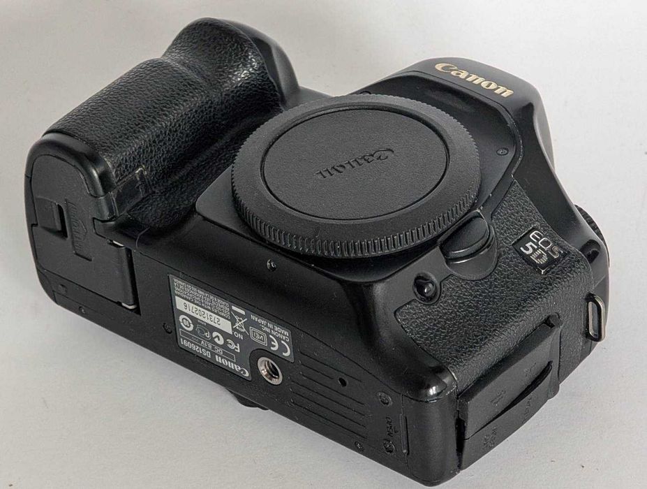 Aparat Canon 5d classic (mk1) + grip  BG-E4 + 3 baterie