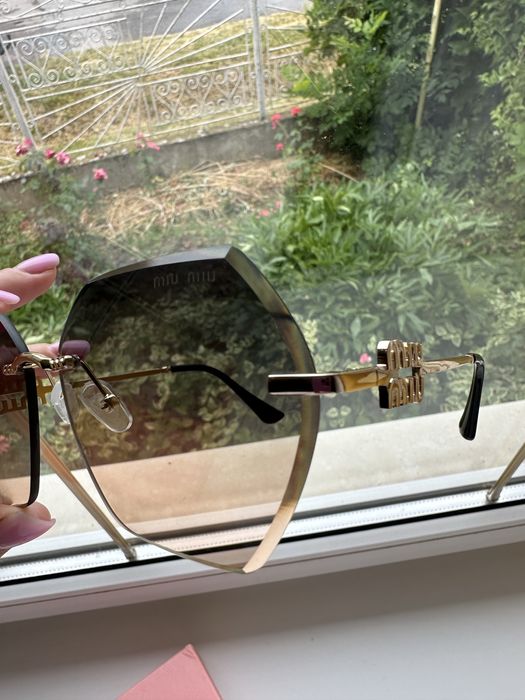 Окуляри сонцезахисні miu miu