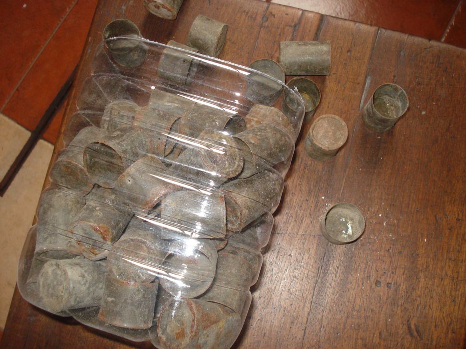 Bases em chapa para varões de cera