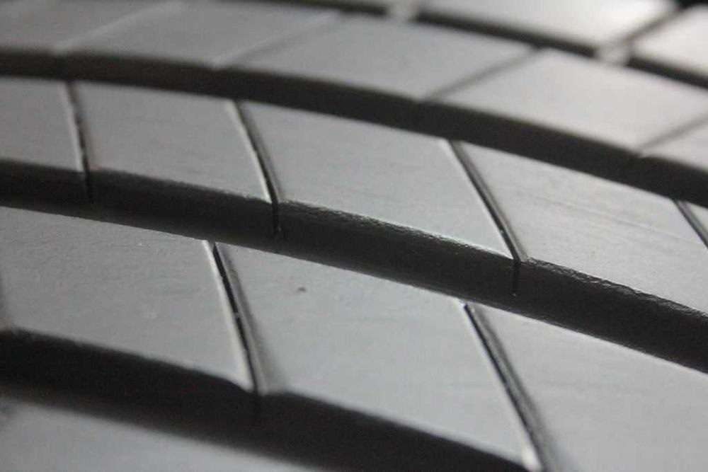 225/40/19 Bridgestone Turanza T005 225/40 R19 93Y XL 2021r