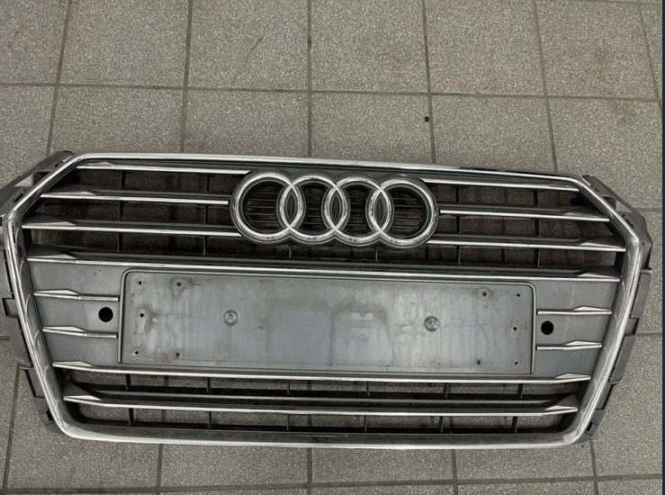 Решітка радіатора Audi A4 B9