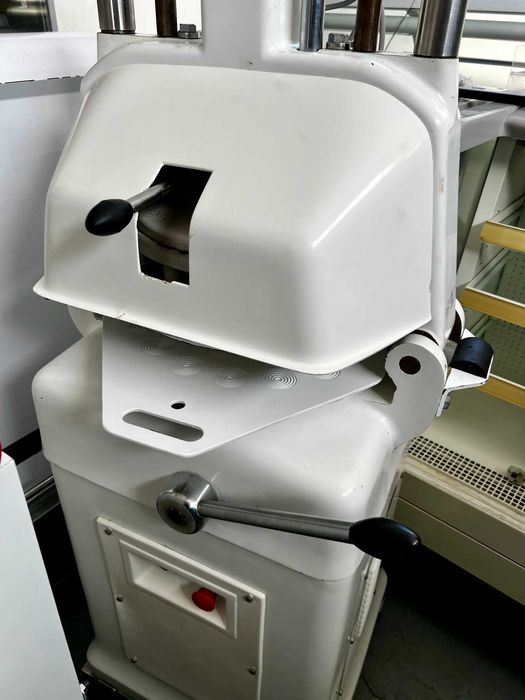 Divisora massa semi automatica