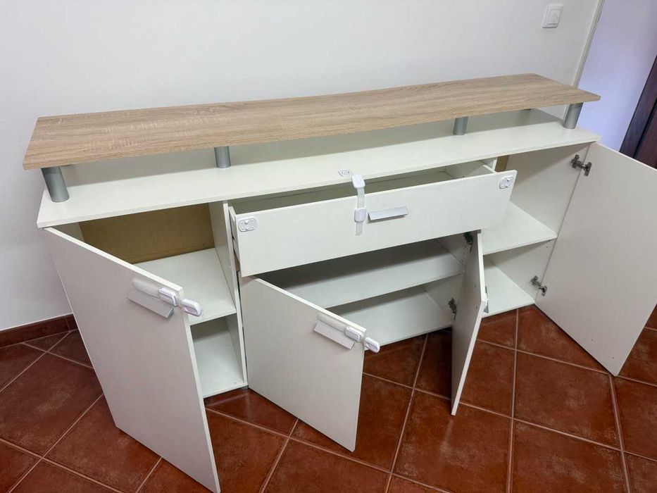 Aparador com arrumação — usado