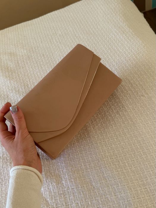 Продаю клатч лаковый