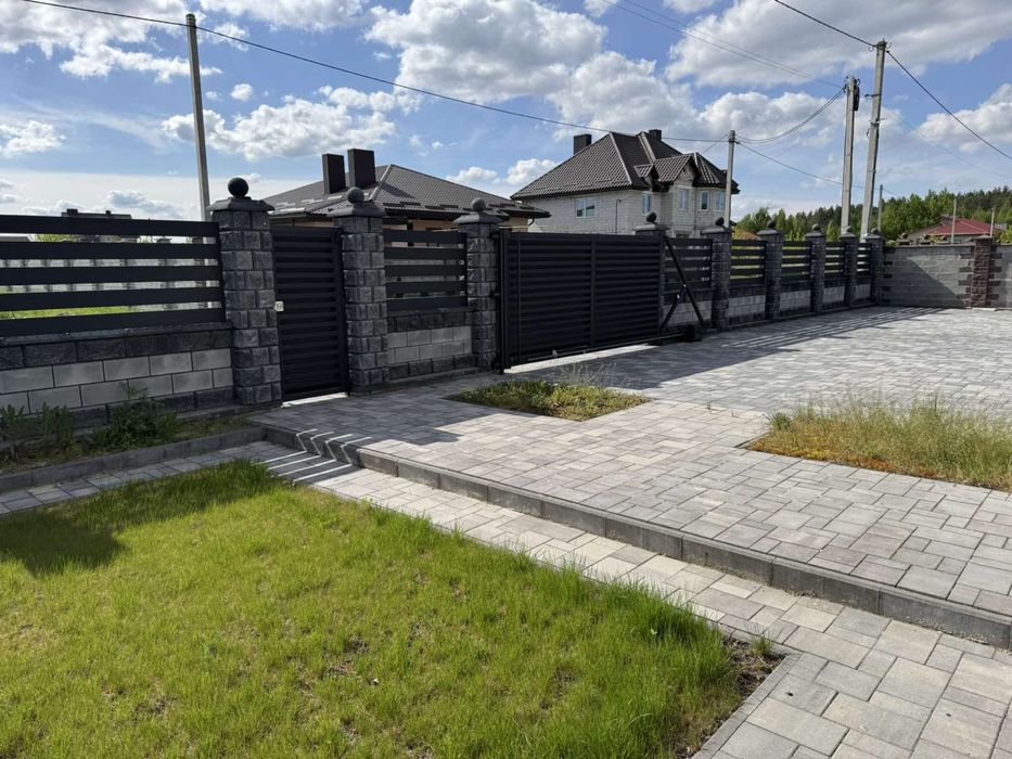 Неперевершена Американка поруч з лісом(!)