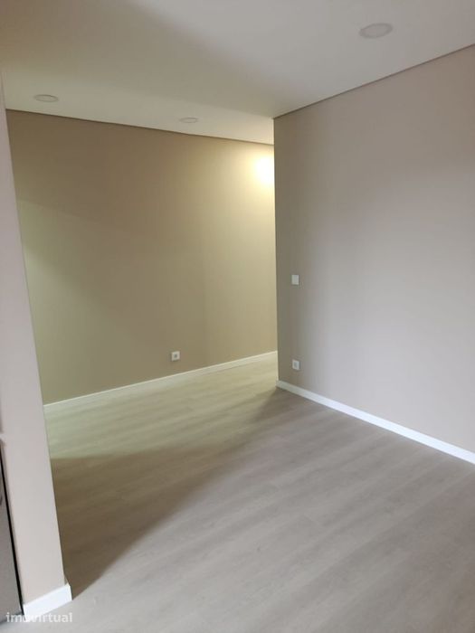Excelente Oportunidade de Negócio ! Moradia T2 com cave em Pedroso