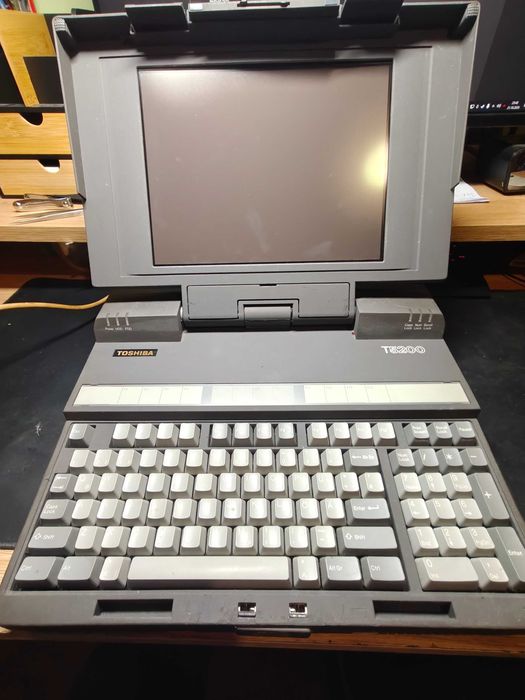 Toshiba T5200 stary laptop