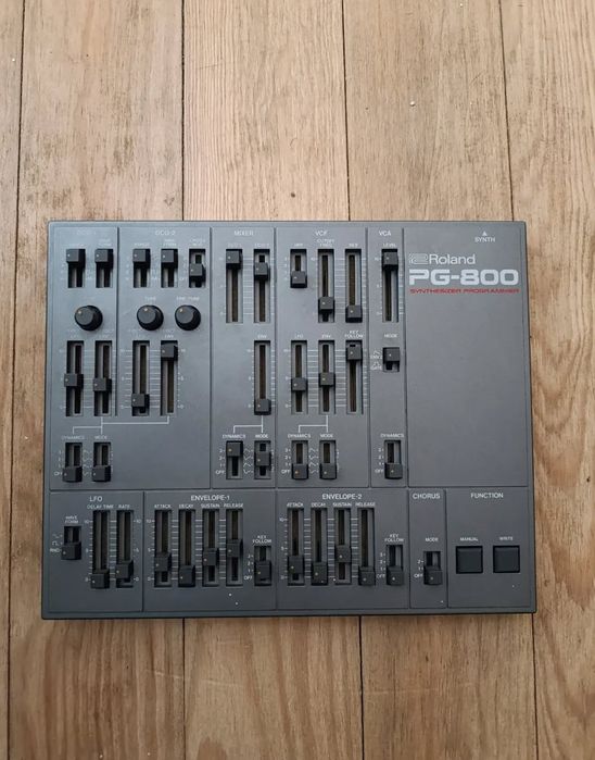 Sintetizador Roland PG-800