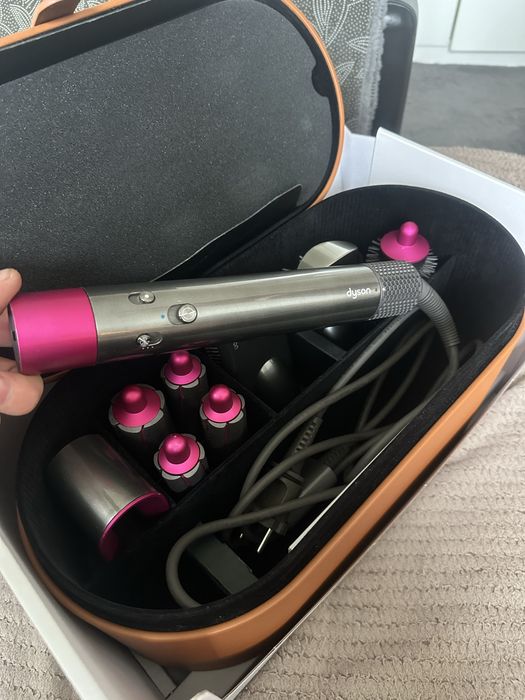 Dyson в хорошому стані  повний комплект з документами