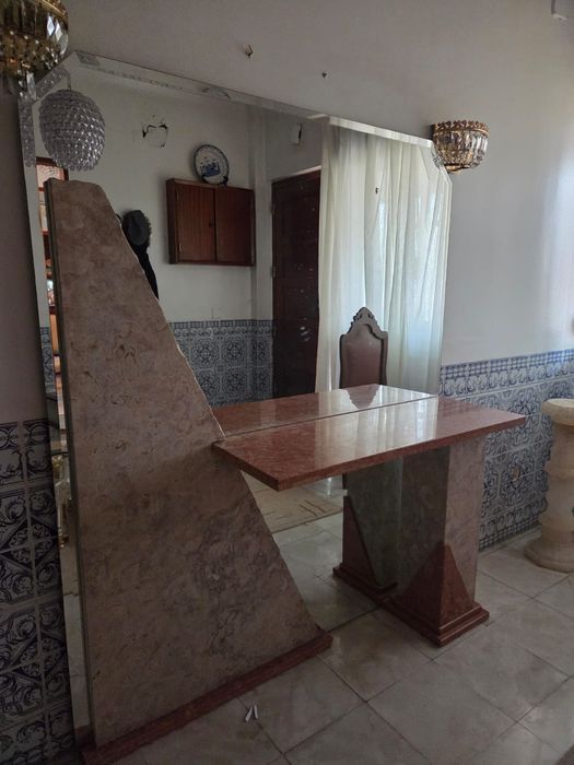 Urgente  mesa com espelho em marmore