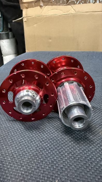 Piasty Chris king r45 disc centerlock 24h, 100x12, 142x12, shimano 11s