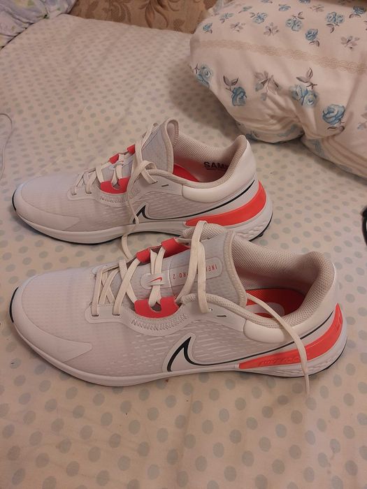 продам кросовки NIKE react