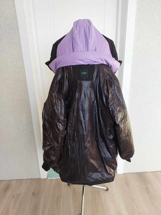 Жіночій фабрічний пуховик.