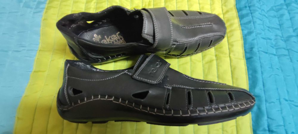 Sapatos novos pretos em pele de verão da Rieker, n.º 42