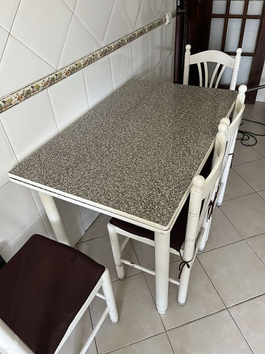 Mesa de cozinha extensivel c/ 4 cadeiras