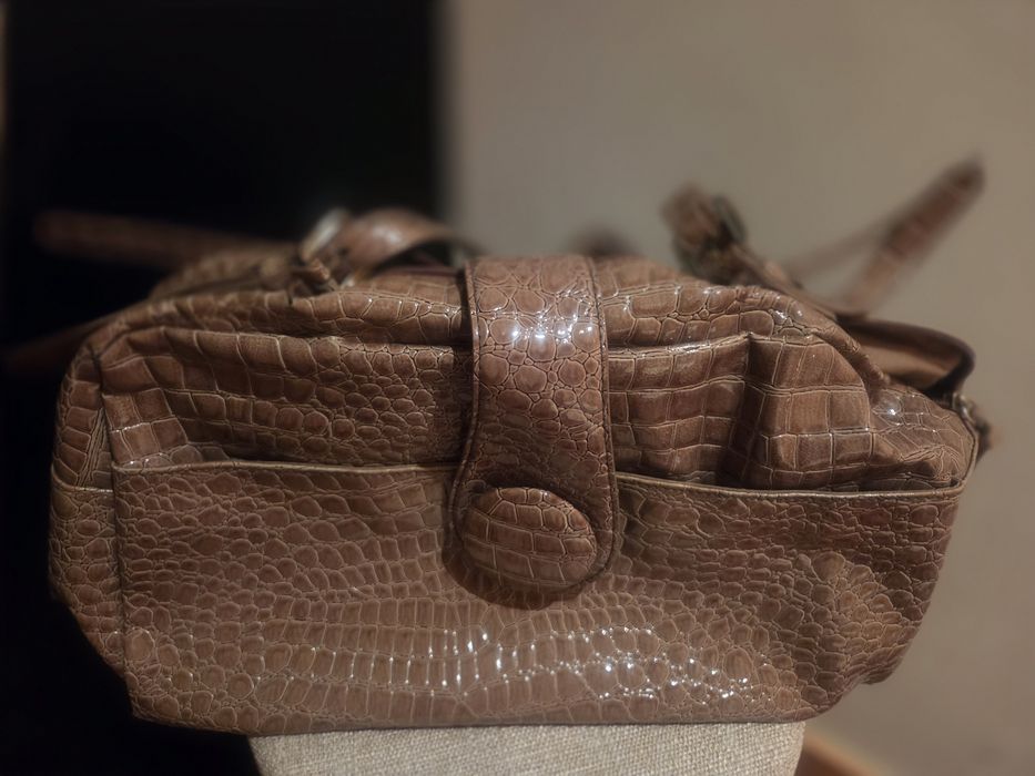 Bolsa tiracolo castanha efeito croco – usada