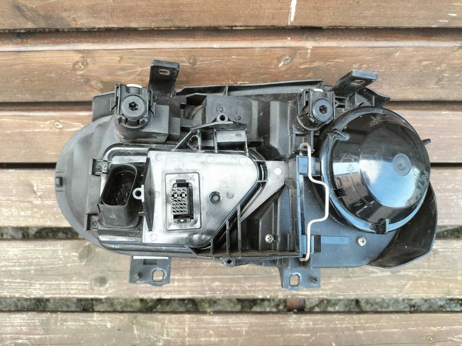 Volkswagen  Golf 4 IV lampa prawa xenon
