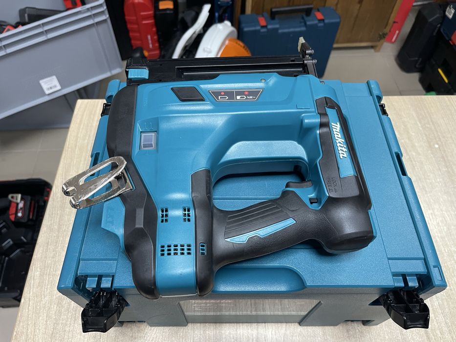 Makita DBN500 / акумуляторний фінішний нейлер Макіта