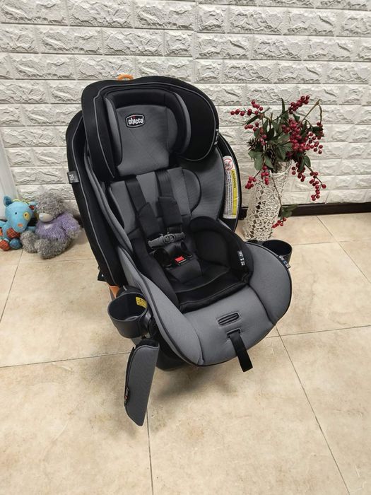 Автокрісло Chicco Fit4 Група 0+/1/2/3 (1.8-45 кг) автокресло