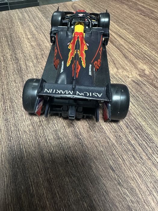 Модель болід Формула-1 Red Bull Racing Honda