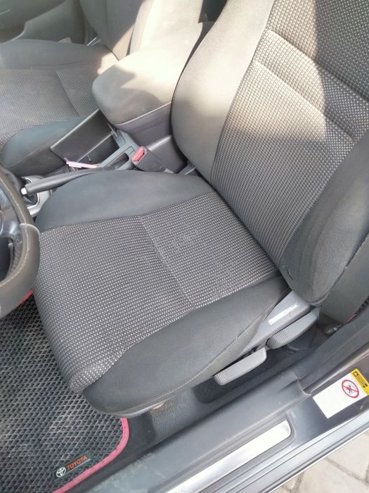 Тойота  Авенсіс .